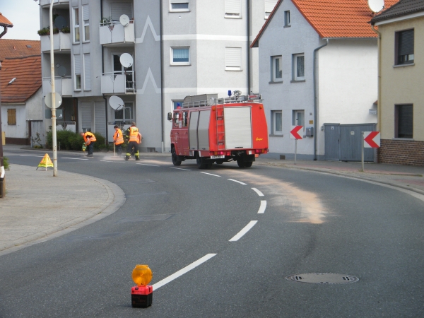 Ölspur im Ortsgebiet