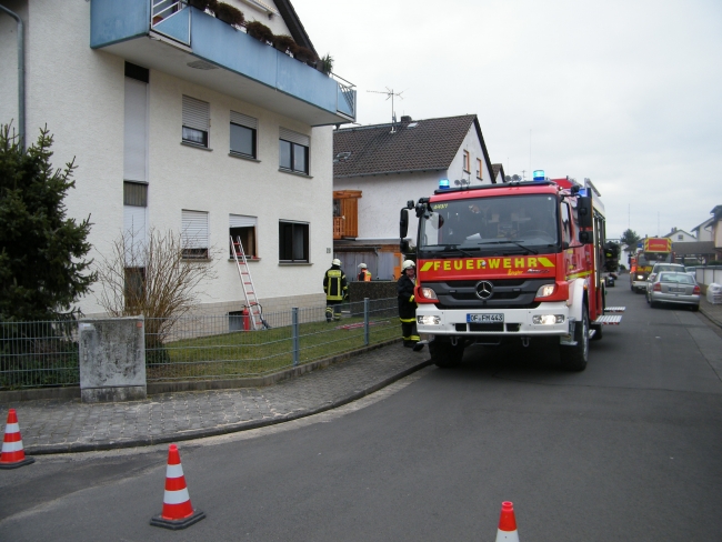 Ausgelöster Feuermelder, Person in Wohnung