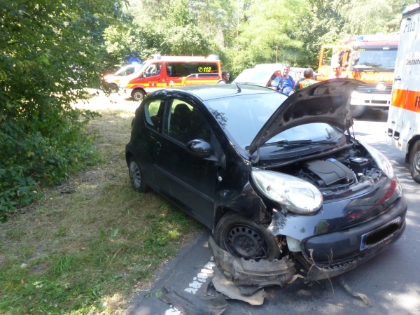 Verkehrsunfall mit eingeklemmter Person