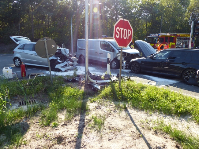 Verkehrsunfall mit mehreren PKW